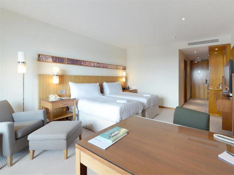 Canary Riverside Plaza Hotel London Luaran gambar A room at the hotel