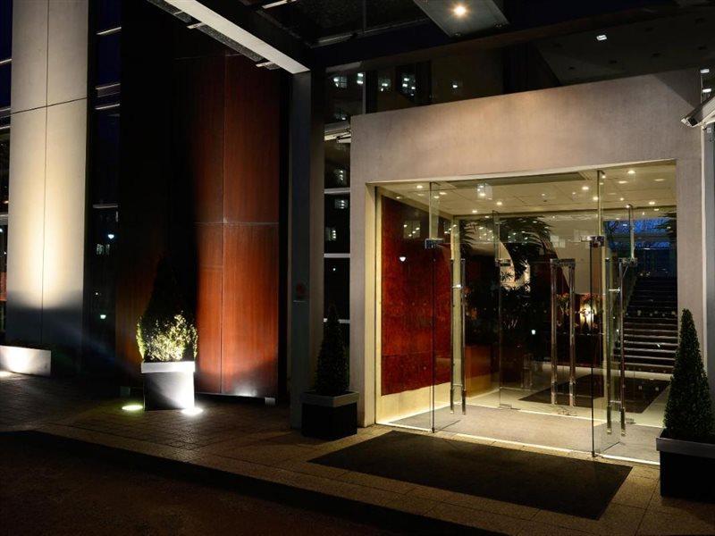 Canary Riverside Plaza Hotel London Luaran gambar Entrance to the hotel
