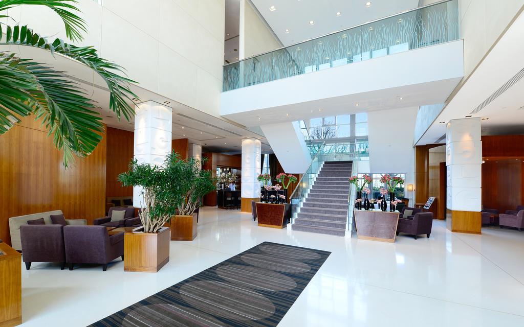 Canary Riverside Plaza Hotel London Luaran gambar The lobby of the hotel