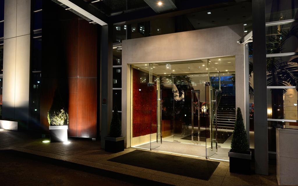 Canary Riverside Plaza Hotel London Luaran gambar Entrance to the hotel