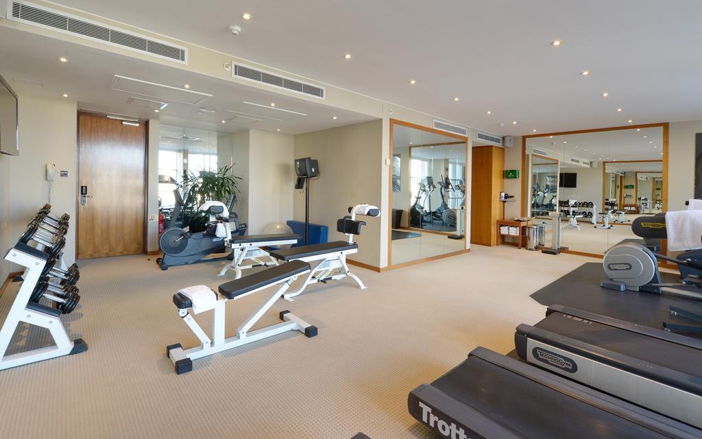 Canary Riverside Plaza Hotel London Luaran gambar The gym at the 100 Queen's Gate