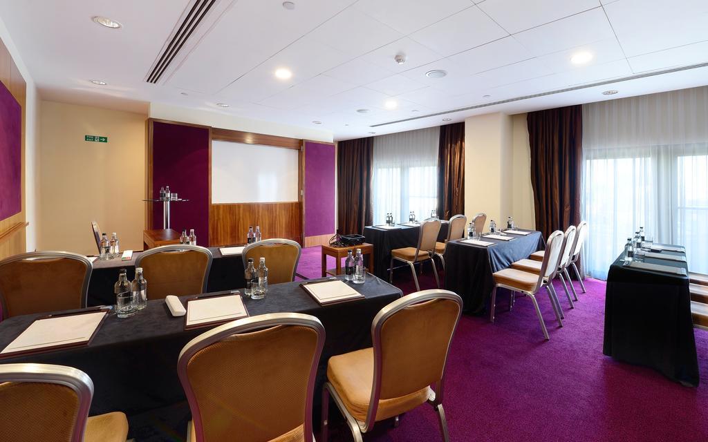 Canary Riverside Plaza Hotel London Luaran gambar Meeting room