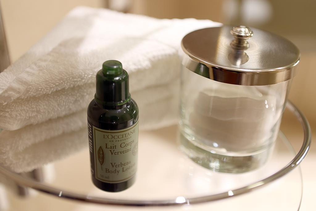 Canary Riverside Plaza Hotel London Luaran gambar L'OCCITANE Verbena Hand Cream