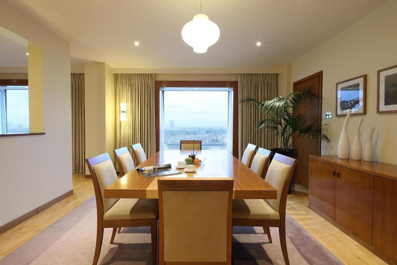 Canary Riverside Plaza Hotel London Luaran gambar A dining room
